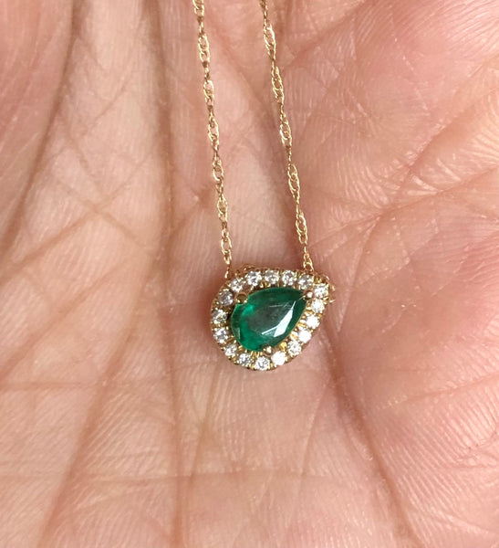 Gorgeous Emerald and diamond halo necklace .25 carat pear-shaped emerald .10 carat diamond halo yellow gold necklace
