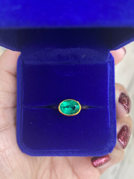 14K Gold Vivid Green Oval Emerald Bezel Set Ring